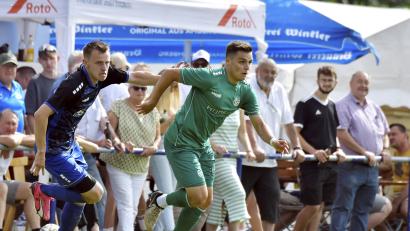 Archivbild: Hubert Ziegler
Für Patrick Hofmann (rechts) und die DJK Gebenbach geht es zum Saisonstart in der Bayernliga Nord zum Aufsteiger TSV Karlburg.