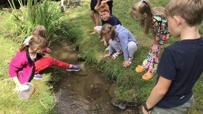 Bild: mma
Ferienzeit bedeutet auch: Freizeit. Wasser hat für Kinder magische Anziehungskraft und ist Teil im Hahnbacher Ferienprogramm.