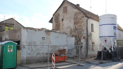 Bild: kro
Für die Sanierung des Bischof-Senestrey-Hauses sind in diesem Jahr rund 2 Millionen Euro in den Haushalt der Stadt Bärnau eingeplant.