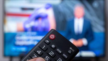 Symbolbild: Marius Becker/dpa
Die "Tagesschau" und die "Tagesthemen" als die mit bekanntesten Nachrichtensendungen im Fernsehen sind von Auswirkungen eines ARD-Mitarbeiter-Warnstreiks betroffen.