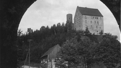 Bild: Josef Tröger/exb
Alte Ansicht der Burg Neuhaus aus der Sammlung von Karl Reiter.