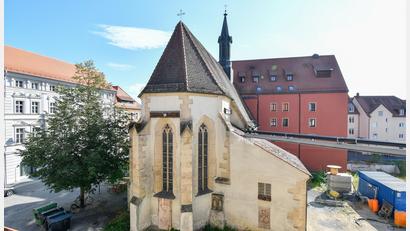 Bild: Petra Hartl
Die Spitalkirche wurde 2016 profaniert und gehört der Stadt Amberg. Sie gilt also offiziell nicht mehr als sakraler Kirchenraum. Die Amberger SPD hätte gerne ein Nutzungskonzept dafür.