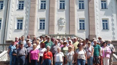 Bild: no
Auf den Treppen der barocken Basilika Maria Weißenstein gab es ein Erinnerungsfoto.