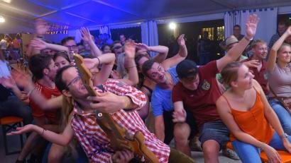 Archivbild: whü
Wie beim Sportfest mit den Gseea Wepsn (Bild) wollen die "3 Musiktiere diesen Samstag für Stimmung im Festzelt sorgen.