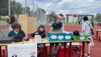 Bild: Alexandra Wittke/exb
Neben zahlreichen kulinarischen Schmankerln gab es beim Sommerfest der Realschule im Stiftland auch verschiedene Mitmach-Aktionen.