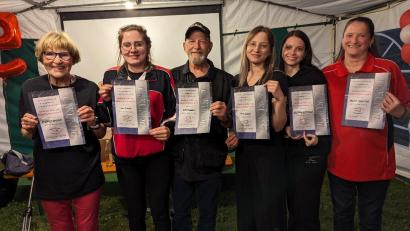 Bild: Thomas Bieber/exb
Der Zug- und Begleithundeverein ehrt langjährige Mitglieder. Darunter: Brigitte Frömmer (25 Jahre), Lisa Singer (20), Billy Huggins (20), Tina Singer (20), Michelle Scharnagl (20), Nicole Scharnagl (20).