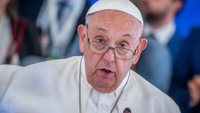 Bild: Michael Kappeler/dpa
Papst Franziskus macht sich für einen Olympischen Frieden während der Spiele in diesem Sommer in Paris stark.