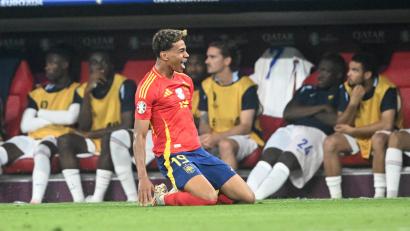 Bild: Jens Niering
Lamine Yamal feiert sein Tor zum 1:1.