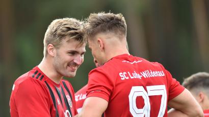 Bild: A. Schwarzmeier
Die SC-Spieler Daniel Ettl (links) und Nico Argauer (rechts) freuen sich auf den Saisonauftakt gegen den SSV Eggenfelden.