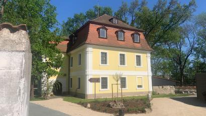Bild: Stefanie Roth
Der Schlossgarten in Schlammersdorf ist künftig wieder für die Öffentlichkeit zugänglich und lädt zum Verweilen im Biergarten der Familie Püttner ein.