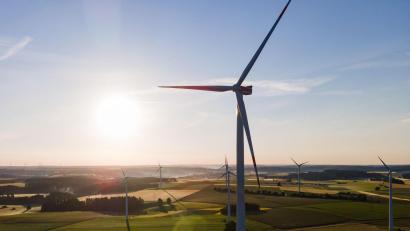 Symbolbild: Tom Weller/dpa
Windräder auf einem Feld in Baden-Württemberg. Nach dem Willen der Bundesregierung könnte es in einigen Jahren auch in der Oberpfalz vermehrt so aussehen. Damit hadern aber viele Kommunalpolitiker vor Ort.