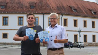 Bild: mrr
Die Jugendbeauftragten Phillip Haas aus Rieden (links) und Klaus Hernes (Ensdorf) freuen sich über das Ferienprogramm der beiden Kommunen.