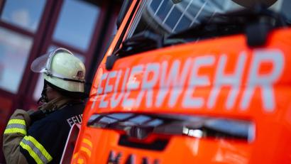 Bild: Marijan Murat/dpa
Eine Grillfeier verursachte in Gunzenhausen einen Brand an einem Wohnhaus und einer Garage mit hohem Schaden. (Symbolbild)