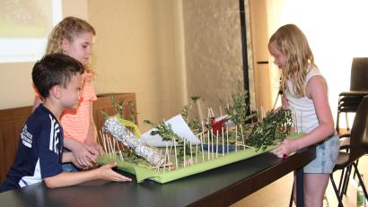 Bild: wro
Jakob, Theresa und Sophie möchten einen Dschungel-Spielplatz haben.