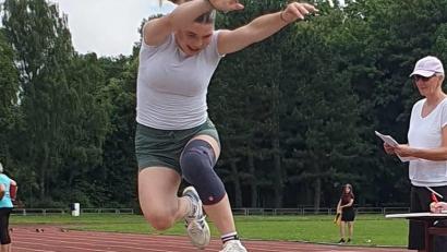 Bild: Matthias Werner/exb
Weitsprung ist eine der Disziplinen bei den Leichtathletik-Wettkämpfen der Schüler.