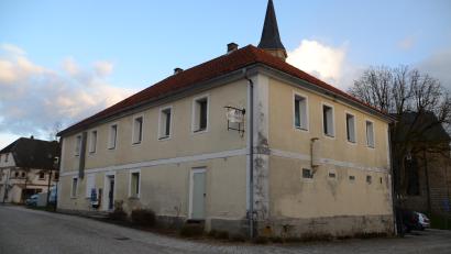 Archivbild: ak
In der Kirchenlaibacher Asylunterkunft sind jetzt Tschetschenische Familien mit 10 Personen eingezogen. Die 28 Georgier mussten Deutschland wieder verlassen und in ihr Heimatland zurückkehren.
