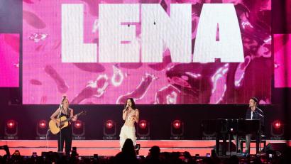 Symbolbild: Christophe Gateau/dpa
Lena Meyer-Landruts Konzert in Regensburg ist abgesagt.