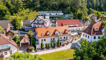 Bild: Laurenz Weipert 
Der Sternwirt in Högen: Landgasthof und Wellness-Hotel, das durch den Neubau kräftig aufgestockt hat - unter anderem auf 58 Betten, einer 1200 Quadratmeter großen Wellness-Landschaft und einem Infinity-Pool.