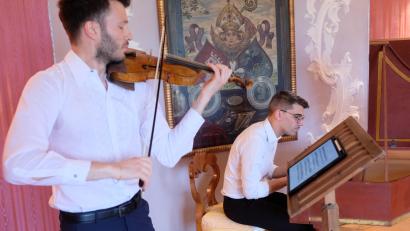 Bild: do
Ganz im Sinne italienischer Leitkultur aus dem 18. Jahrhundert hatten Simone Pirri (Barock-Violine) und Alberto Maron (Cembalo) eine große Auswahl an Sonaten im Gepäck.