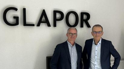 Bild: Glapor/exb 
Neuer Co-Geschäftsführer Oliver Cescotti (links) möchte zusammen mit Inhaber und Geschäftsführer Walter Frank die Produktionskapazitäten sowie die Marktpräsenz von Glapor ausweiten.