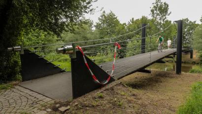 Bild: Wolfgang Steinbacher
Die Brücke führt in der Nähe des Geländes vom ESV Amberg über die Vils.