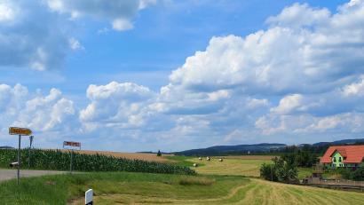 Bild: mnt
Auf dem Bayerhof möchte der Eigentümer angrenzend an sein Anwesen eine Agri-Freiflächen-Photovoltaikanlage errichten.