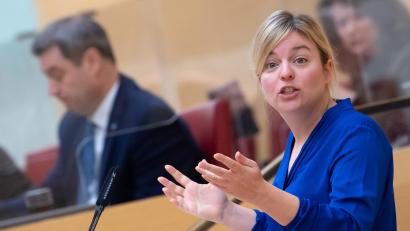 Bild: Sven Hoppe
Katharina Schulze, Fraktionsvorsitzende von Bündnis 90/Die Grünen im bayerischen Landtag, spricht im bayerischen Landtag.