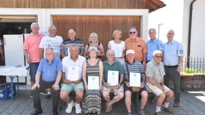 Bild: hcz/exb
Die Geehrten der 7er-Kameradschaft mit Vorsitzenden Peter Ertl (hinten, 2. von rechts) und bezirksvorsitzenden Horst Embacher (vorne, links).