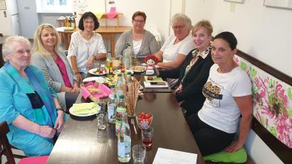 Bild: Jessika Wöhrl-Neuber/exb
Margarete Friedrich, Renée Götzinger, Lucia Etterer, Renate Szeri, Christiana Zaglmann, Silvia Tanir und Elisabeth Kelch engagieren sich im Bürger- und Familienzentrum in der Integrationsarbeit.