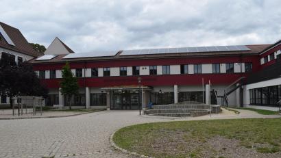 Bild: bnr
Die Renovierungsarbeiten in der Grund- und Mittelschule in Nabburg sind nun endgültig abgeschlossen. Jetzt kehrt wieder der normale Schulalltag ein.