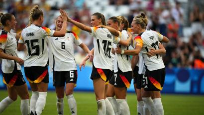 Bild: Daniel Cole/AP/dpa
Nach Hegering Kopfball: Torjubel im DFB-Team.
