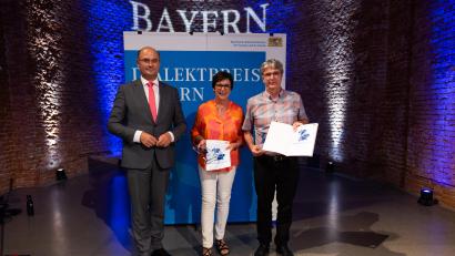 Bild: Florian Graser/exb 
Barbara und Alfred Gleißner freuen sich über den Hauptgewinn .