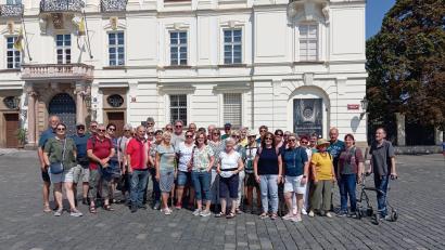 Bild: Silke Tanner/exb
Die Reisegruppe aus Pressath vor der Prager Burg.