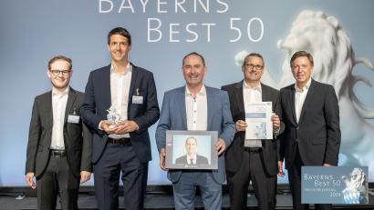 Bild: FOTOSTUDIO SX HEUSER
Prokurist von Puzzle You, Johannes Panzer, Geschäftsführer Franz Trescher, Wirtschaftsminister Hubert Aiwanger, zweiter Geschäftsführer von Puzzle You Christian Schramek und Leiter des Jurorenteams von Baker & Tilly, Thomas Edenhofer bei der Preisverleihung der "Bayerns Best 50".