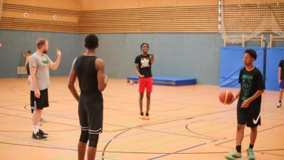 Bild: Michael Waldmann/exb
Trainer Christopher Fritsch gibt die Taktik vor.