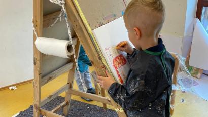 Bild: Laureen Bauer/exb
Mit voller Konzentration bei der Sache. Die Kinder ließen ihrer Kreativität freien Lauf.