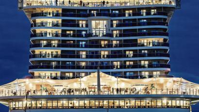 Bild: Axel Heimken/dpa
Auch deutsche Reedereien können Gigantismus: Die „AIDAnova“ ist 337 Meter lang und kann mehr als 6600 Passagiere fassen – sie zählt zu den größten Kreuzfahrtschiffen weltweit.