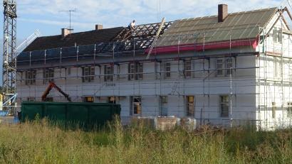 Bild: Houschka
Zügig schreitet die Sanierung des historischen Bahnhofs in Freihöls voran.