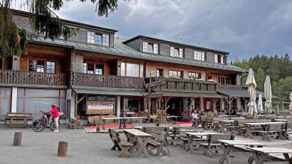 Bild: Otto Lapp/fph
Einer der beiden bisherigen Geschäftsleiter verlässt das Waldhotel und Restaurant am Fichtelsee. Doch für die Gäste soll sich nichts ändern