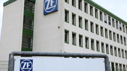 Archivbild: Wolfgang Steinbacher
Was der massive deutschlandweite Stellenabbau bei ZF für den Standort in Auerbach bedeutet, war am Freitagnachmittag noch nicht klar.