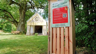 Bild: bsc
In Friedenfels auf dem Schusterberg bei der Kriegergedächtniskapelle wurde diese Woche eine weitere Picknickbox in Betrieb genommen.