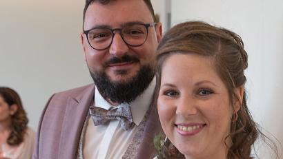 Bild: nza
Julia und Jürgen gaben sich das Ja-Wort und gingen den Bund der Ehe ein.
