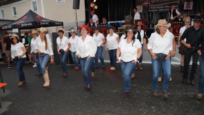 Bild: wel
Die Weidinger Line-Dance-Gruppe "East-End-Stompers" begeistert mit ihren Tänzen.