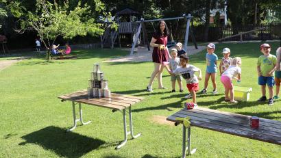 Bild: Korina Brenk/exb
Das Dosenwerfen mit Schwämmen kam gut an.