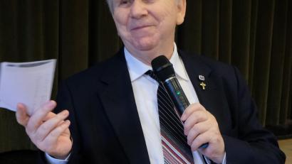 Archivbild: le
Pfarrer Josef Most bei seinem letzten Besuch in Floß beim Seniorenkreises im Oktober 2023.