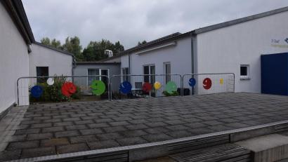 Bild: fla
In dem Bereich zwischen Kindertagesstätte und Grundschule könnte ein Raum zur Essenseinnahme für die Mittagsbetreuung entstehen, der auch von der Kindertagesstätte mit genutzt werden könnte.