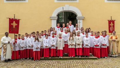 Bild: wbe
Alle Romwallfahrer mit Pfarrer Herbert Mader (rechts) aus St. Marien und Pfarrer Donald (links) aus Herz-Jesu.