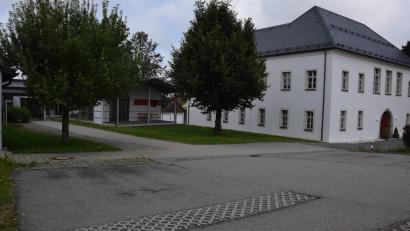 Bild: fla
Die Gestaltung der Außenanlagen des Gemeindezentrums nimmt Formen an, im Großen und Ganzen bleibt die bisherige Aufteilung erhalten.