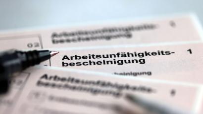 Bild: Jens Büttner
Wegen einer Arbeitsunfähigkeitsbescheinigung musste sich ein junger Mann aus dem Vilstal vor dem Gericht verantworten.