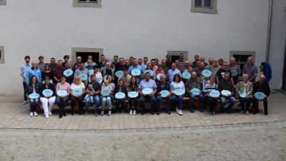 Bild: Historischer Arbeitskreis/Fam. Ulrich/exb
Im Info- und Begegnungszentrum Schafferhof wurden die Schilder übergeben.